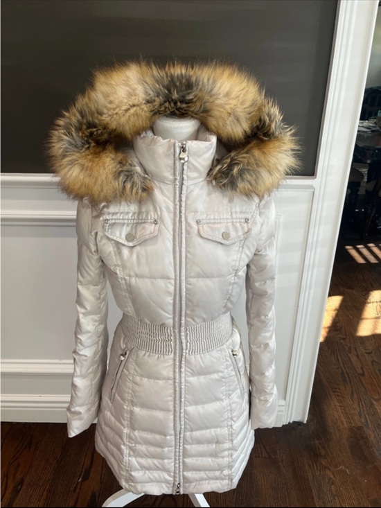 Laundry By Shelli Segal Jackets & Blazers - Laundry By Shelli Segal Women's Cream Hooded Belted Puffer with Faux Fur Trim